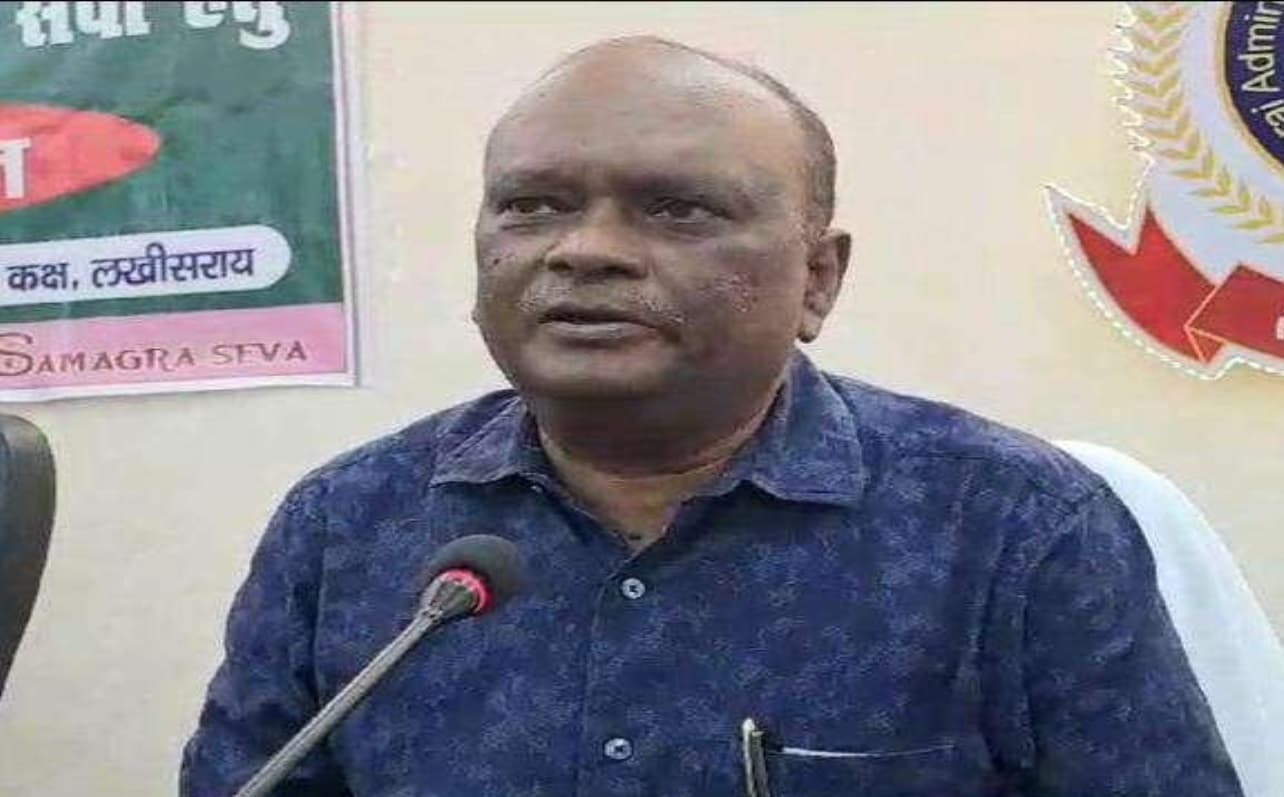 लखीसराय में बालू माफियाओं ने डीएम की गाड़ी में मारी टक्कर, पुलिस ने ट्रक का किया पीछा, फिर…