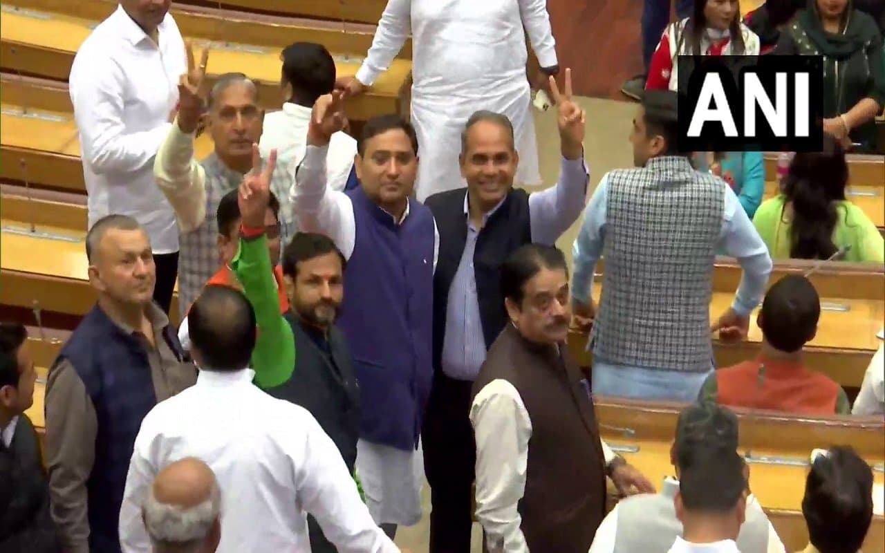 दिल्ली: MCD स्टैंडिंग कमेटी चुनाव में बीजेपी के सदस्यों ने की नारेबाजी,  वोटिंग के दौरान मोबाइल बैन