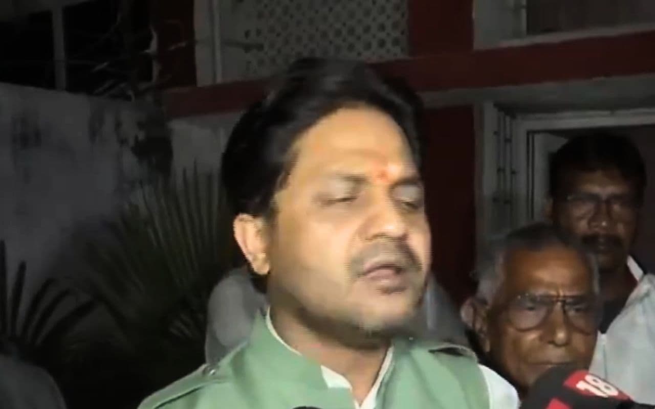 Jharkhand: बागी कांग्रेस विधायकों के तेवर तल्ख, बोले- शपथ ग्रहण में जाने का मतलब नाराजगी दूर होना नहीं, 4 मंत्रियों को हटाना होगा