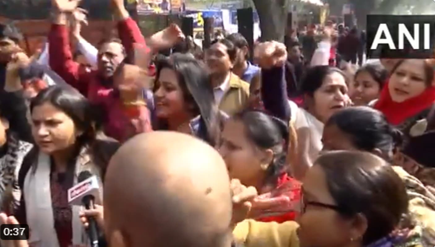 दिल्ली में यह क्या हो रहा है? सुशील गुप्ता को हिरासत में लेने की खबर पर भड़के अरविंद केजरीवाल