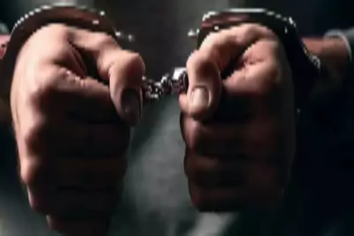 मुंबई में करोड़ों रुपये की फर्जीवाड़ा कर भागने वाला शातिर जालसाज कोलकाता से गिरफ्तार, जानें पूरा मामला