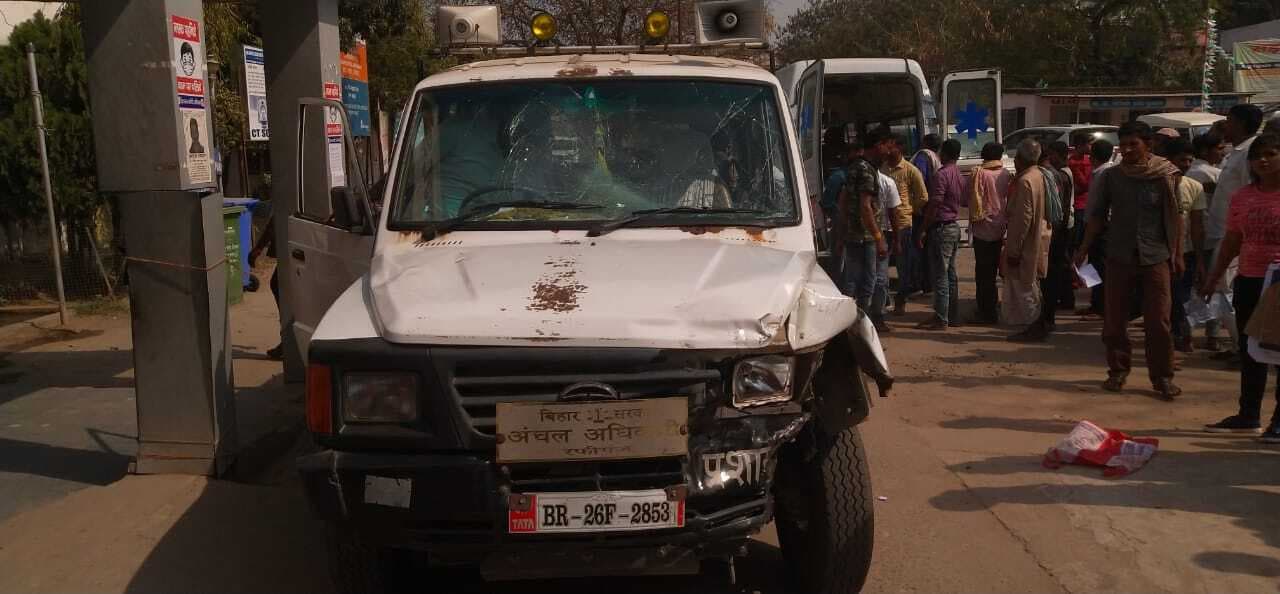 Road Accident: औरंगाबाद में सरकारी अधिकारी के वाहन ने  बाइक सवार चाचा-भतीजे को रौंदा, फिर ऑटो में मारी टक्कर