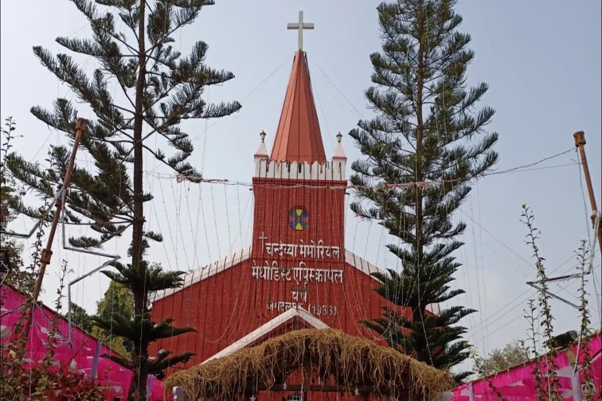 Christmas Day 2023: इस शहर में है 100 साल पुराना लाल चर्च, जानिए इसकी खासियत
