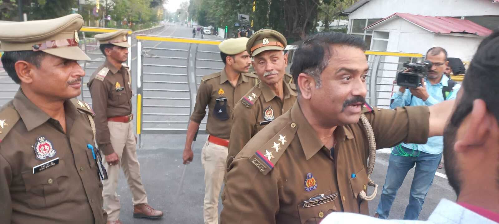 Lucknow: सीएम योगी के आवास के बाहर बम मिलने की सूचना, मौके पर बम निरोधक दस्ता, जांच में फर्जी निकली सूचना