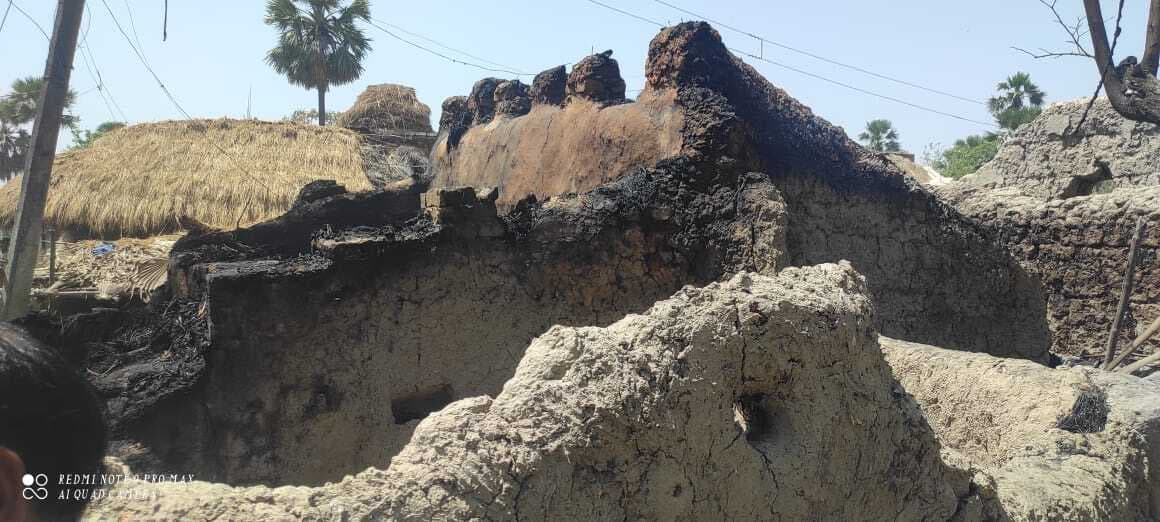 Bihar News: बिहार के बांका जिले के एक घर में लगी आग, अंदर सो रहे तीन मासूम बच्चे जिंदा जले