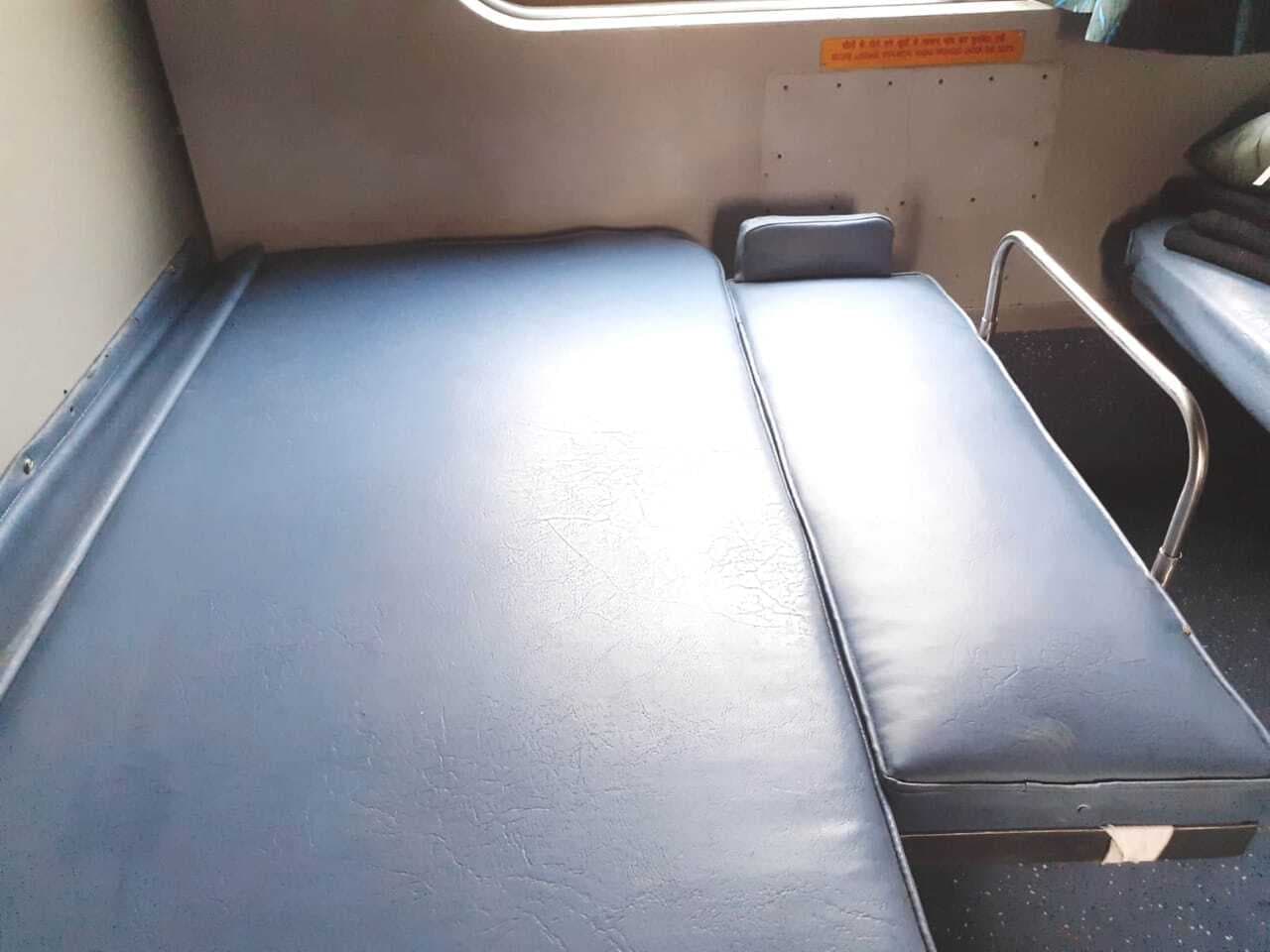 Indian Railways: मां के साथ बच्चे के सफर को रेलवे बनाएगा और आरामदायक, ट्रेन में लगा ये स्पेशल सीट