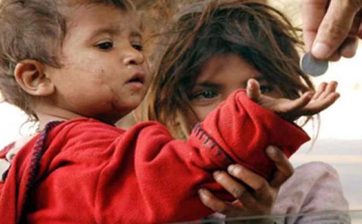 धनबाद : स्टेशन पर बच्चों से मंगवाया जा रहा भीख, RPF की हिरासत में आयी महिला से हो रही पूछताछ