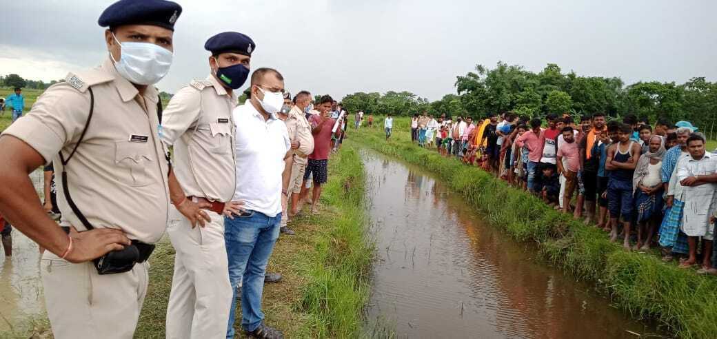 पहले दो थानों के बीच सुलझा सीमा विवाद, फिर पुलिस ने खोजा नक्शा और नदी से निकाली लाश, सिर की तलाश जारी