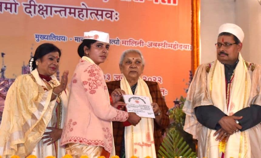 संपूर्णानंद संस्कृत विवि का दीक्षांत समारोह, 15,520 छात्रों को मिली उपाधि, मालिनी अवस्थी का भी सम्मान