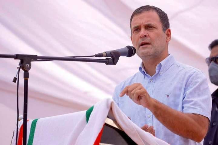 राहुल गांधी ने फिर किया केन्द्र सरकार पर हमला, कहा- देश को पीएम आवास नहीं, सांस चाहिए