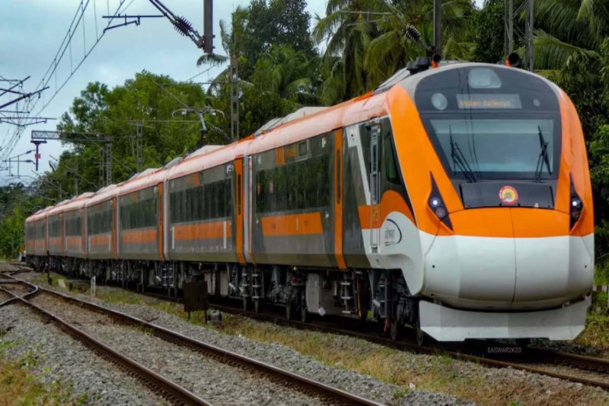 Train News: वाराणसी वंदे भारत एक्सप्रेस का बनारस में अस्थायी ठहराव, 31 दिसंबर तक दो मिनट रुकेगी