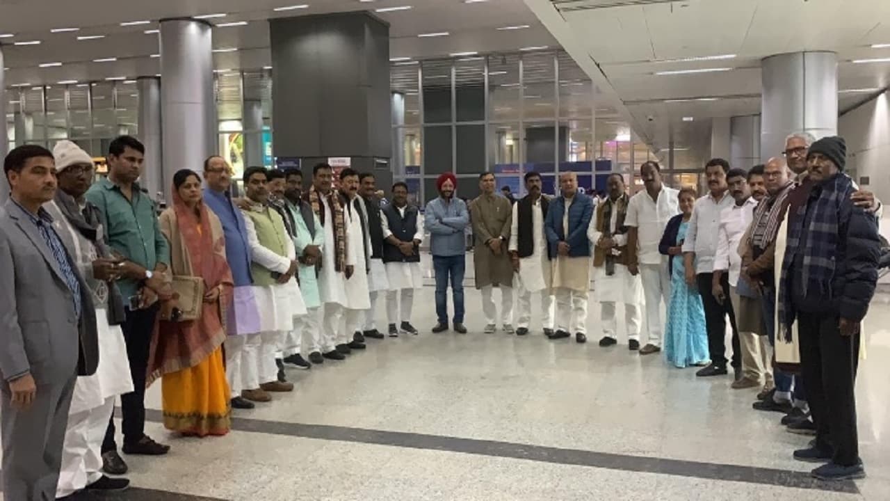 बिहार कांग्रेस के 4 विधायक खेमे से हैं अलग, नहीं गए हैदराबाद, जानिए MLA ने खुद क्या बतायी वजह..