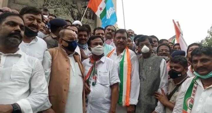 महंगाई के खिलाफ पटना में कांग्रेस का हल्लाबोल, भक्त चरण दास, मदन मोहन झा सहित दिग्गज नेता सड़कों पर उतरे