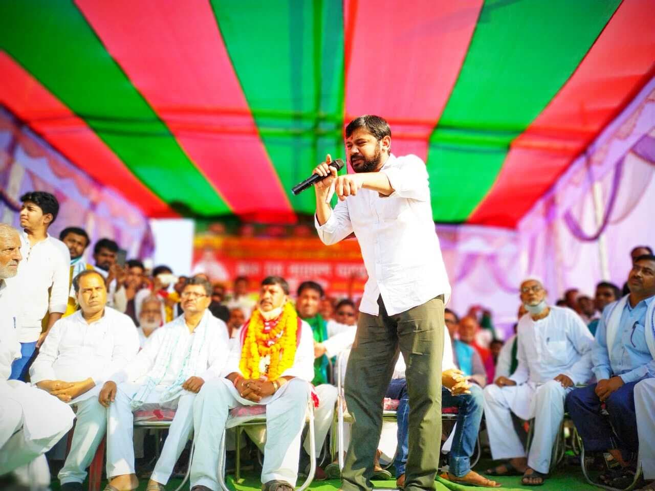 Bihar Chunav 2020: कन्हैया का PM मोदी पर तंज, कहा- कुछ लोग जबरदस्ती बिहारी बनने के लिए खाते हैं लिट्टी-चोखा Bihar Chunav 2020: कन्हैया का PM मोदी पर तंज, कहा- कुछ लोग जबरदस्ती बिहारी बनने के लिए खाते हैं लिट्टी-चोखा