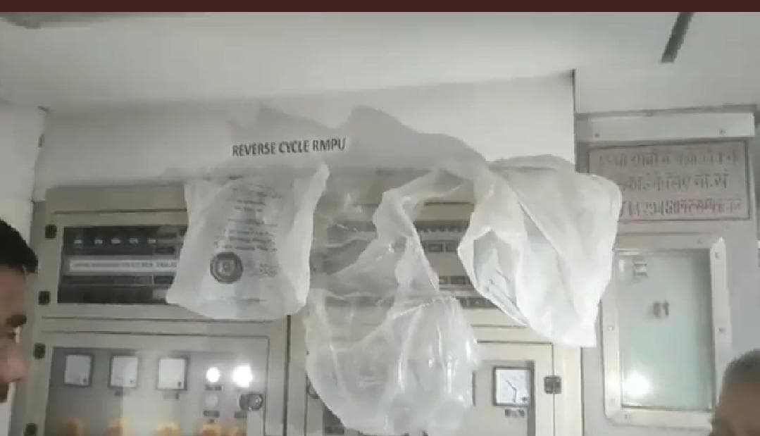 IRCTC/Indian Railway News: दिल्ली से बिहार आ रही इस ट्रेन की AC बोगी में मची चीख पुकार, जानें क्या है मामला