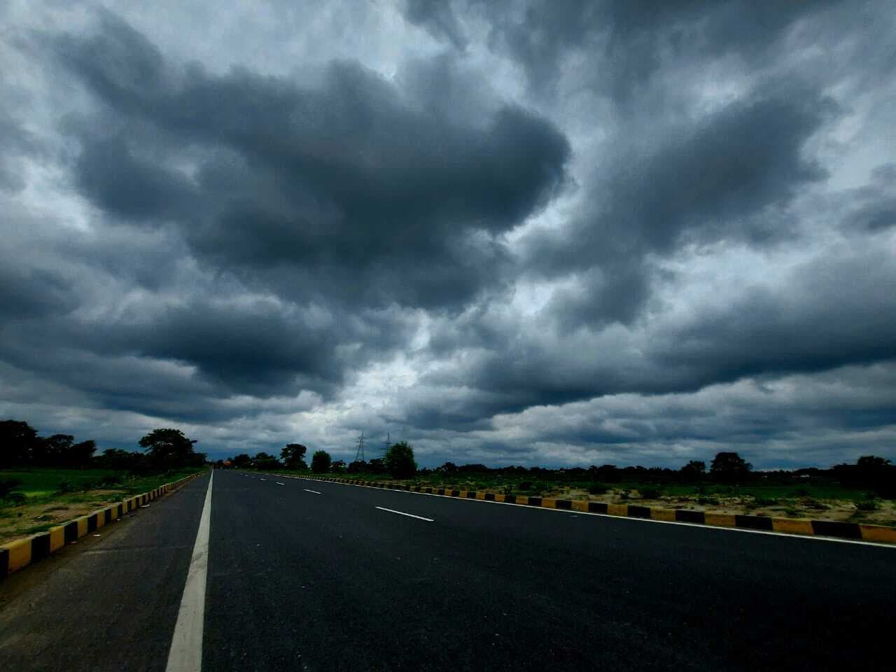 Cyclone Yaas In Bihar : बिहार में दिखने लगा यास का असर,आंधी, पानी और ठनका के आसार, NDRF, SDRF की 22 टीमें तैयार