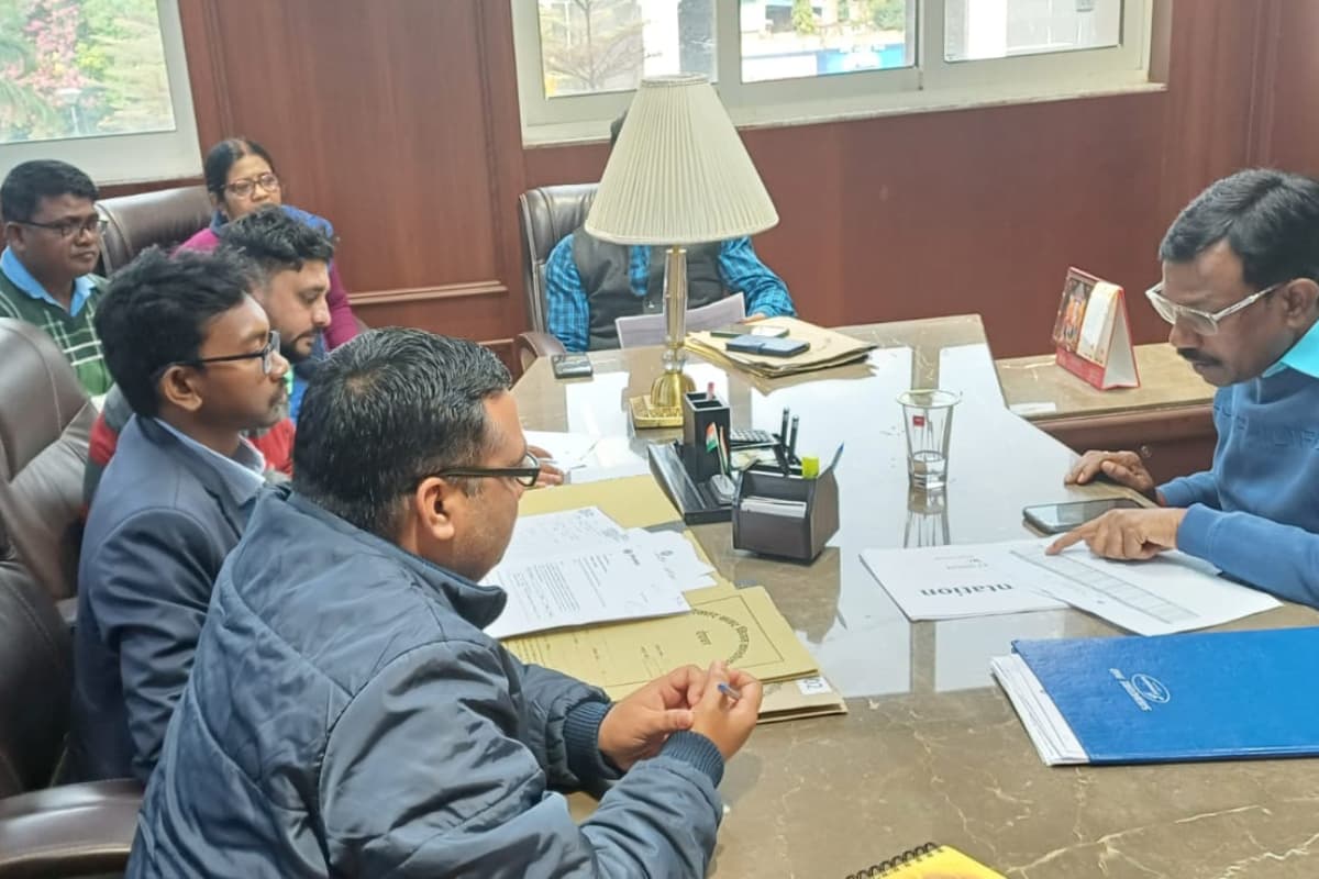 देवघर : पैसे लेकर आवास नहीं बनाने वालों पर सर्टिफिकेट केस करने का निर्देश