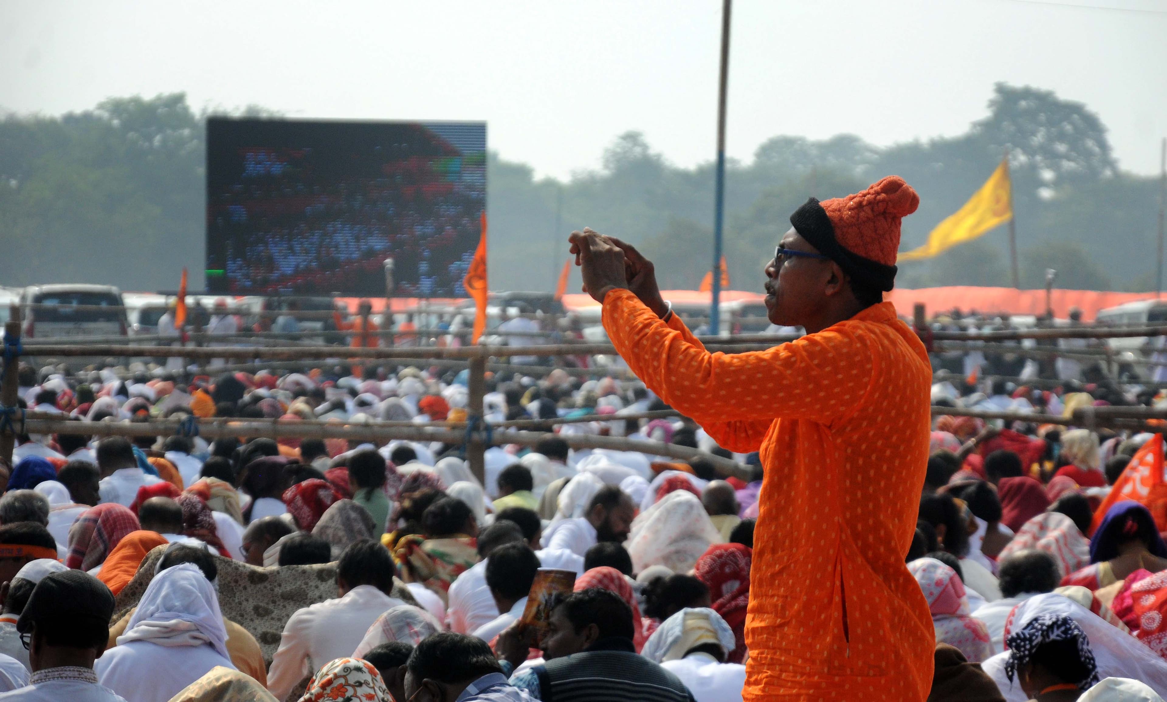 शंखनाद के साथ ब्रिगेड परेड मैदान में गूंजे गीता के श्लोक, 1.37 लाख लोगों ने एक साथ किया गीता पाठ