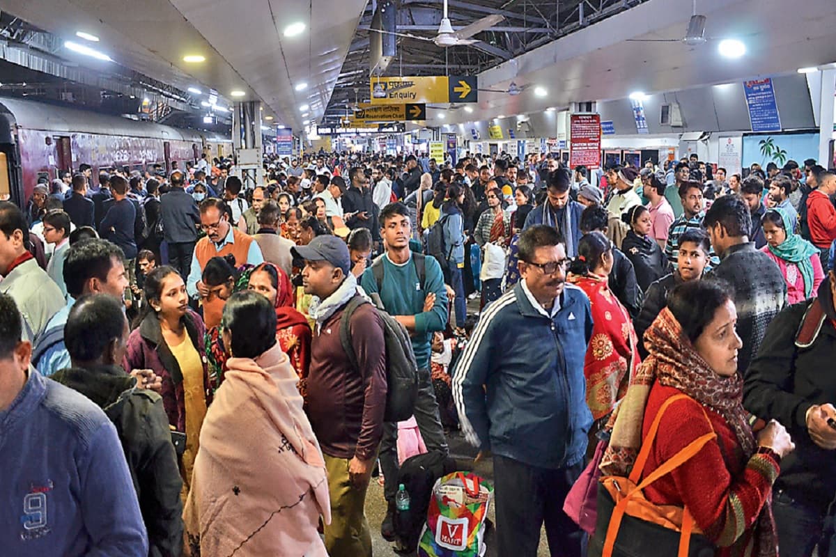 छठ के बाद बिहार से झारखंड आना हुआ मुश्किल, ट्रेनों में लंबी वेटिंग, बसें भी फुल