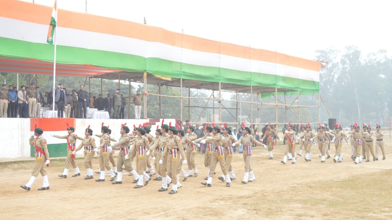 PHOTOS: भागलपुर में गणतंत्र दिवस परेड का रिहर्सल देखिए, DM-SSP ने दी झंडे को सलामी