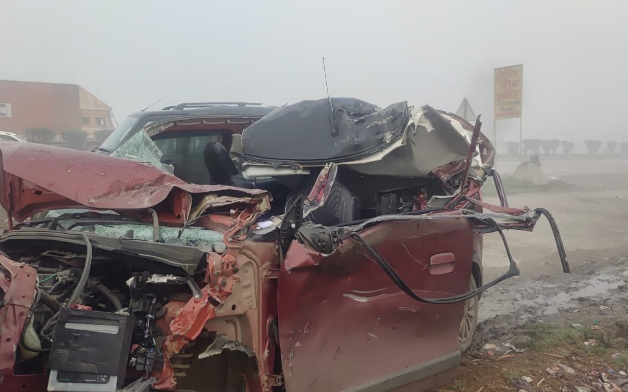 बिहार के औरंगाबाद में भीषण सड़क हादसा, कंटेनर और कार की टक्कर में पिता-पुत्री की मौके पर मौत