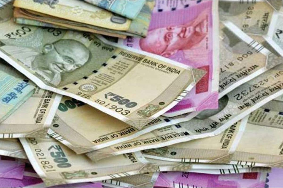 CBI Raid : डोमकल के तृणमूल विधायक के घर से मिले लाखों रुपये, पैसे गिनने के लिए मंगाई गई मशीन