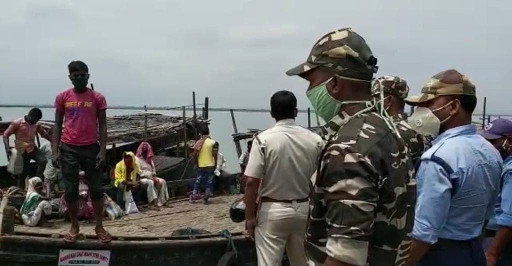 बंगाल के लिए सिरदर्द बने UP-बिहार से गंगा में बहकर आए कोरोना मृतकों के शव, प्रशासन का अलर्ट जारी बंगाल के लिए सिरदर्द बने UP-बिहार से गंगा में बहकर आए कोरोना मृतकों के शव, प्रशासन का अलर्ट जारी