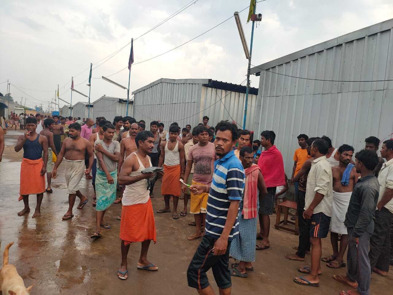 Lockdown : आंध्रप्रदेश के विशाखापट्टनम में फंसे झारखंड के 700 मजदूर, सरकार से लगायी घर वापसी की गुहार