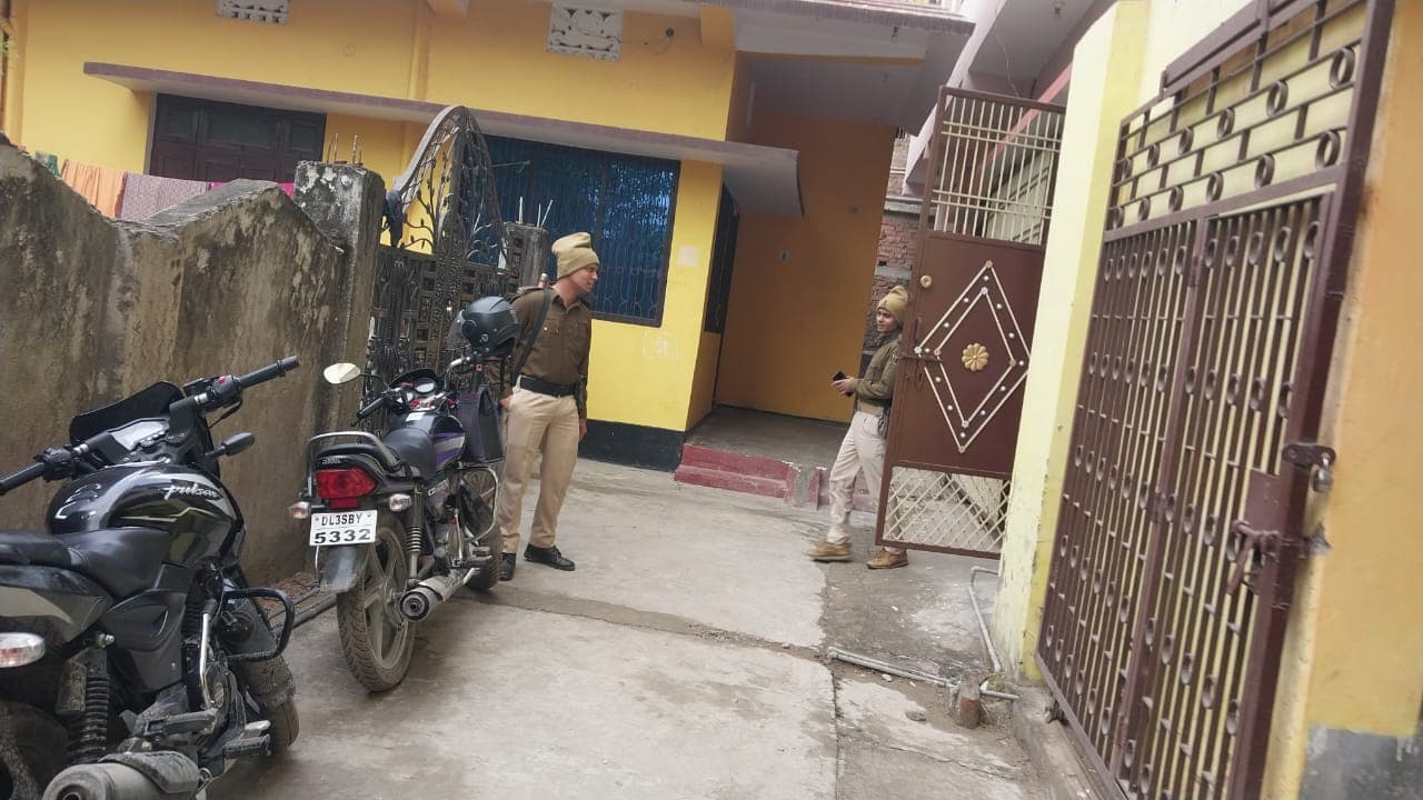 बिहार: निगरानी विभाग की छापेमारी, आय से अधिक संपत्ति मामले में DEO मिथिलेश कुमार के घर रेड, लाखों रुपए बरामद