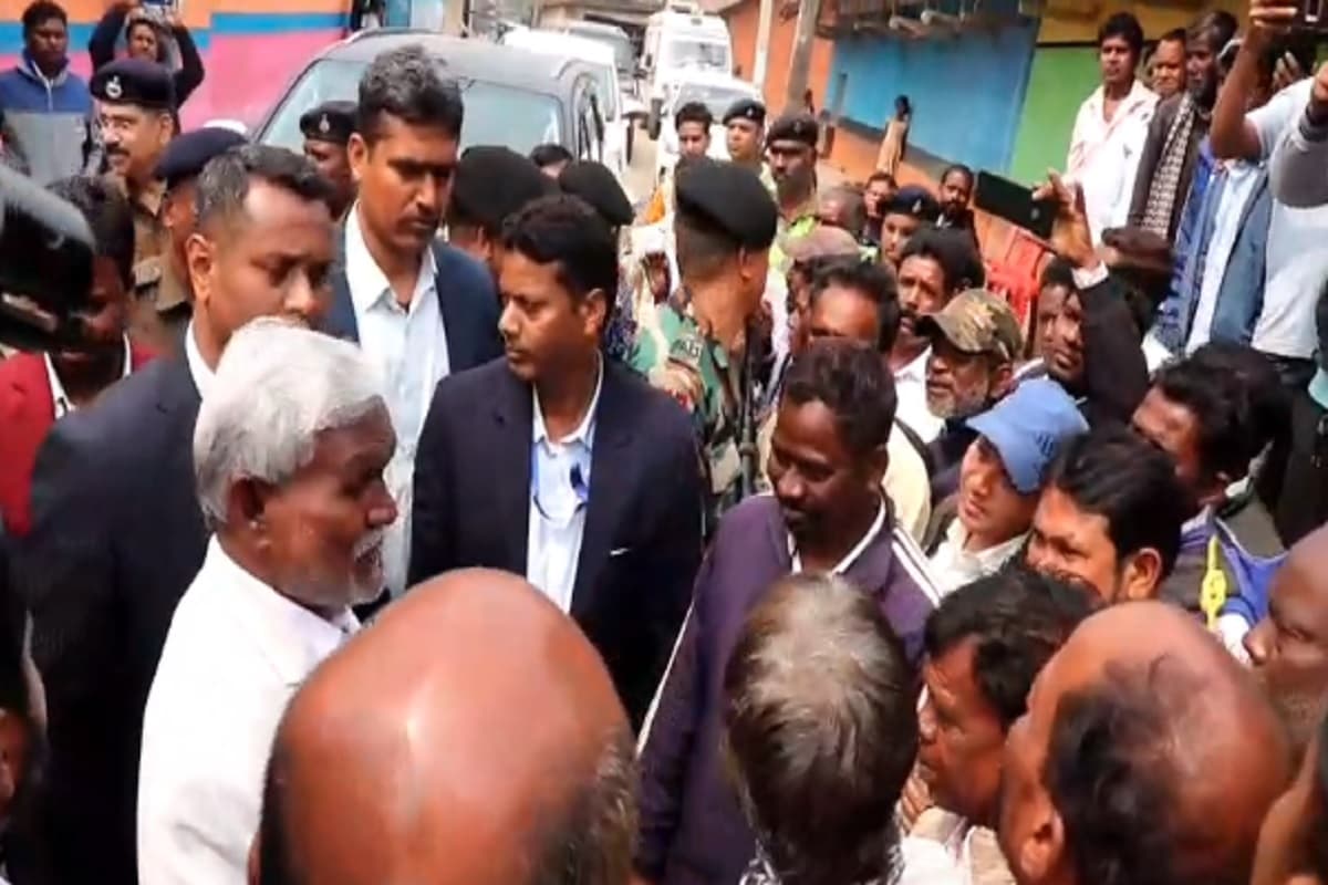 सीएम चंपाई सोरेन ने अपने गांव के लोगों से मिलकर सुनी उनकी परेशानी, इन्हें बुलाया रांची