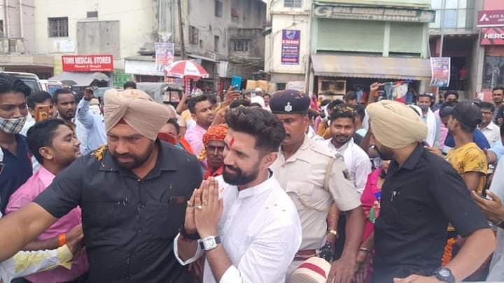 Bihar News: तो दिल्ली में होगी चाचा पशुपति पारस से भतीजा चिराग पासवान की मुलाकात? जानिए जमुई सांसद ने क्या कहा