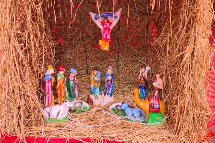 PHOTOS: क्रिसमस को लेकर झारखंड के मसीही विश्वासियों में उल्लास, देखते बन रही चर्च की खूबसूरती