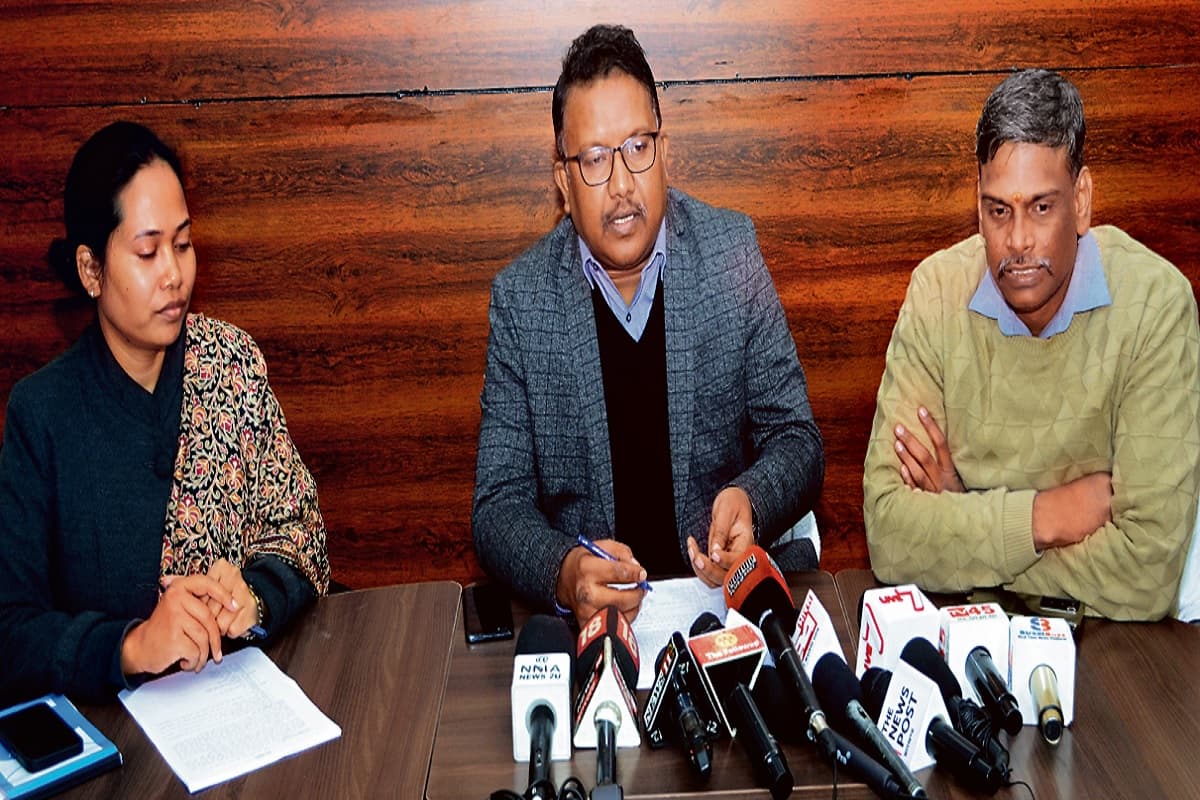 झारखंड : बैंक से लोन दिलाने के नाम पर पांच सौ लोगों से ठगी करने वाले 5 गिरफ्तार, ये लोग हुए सबसे अधिक शिकार