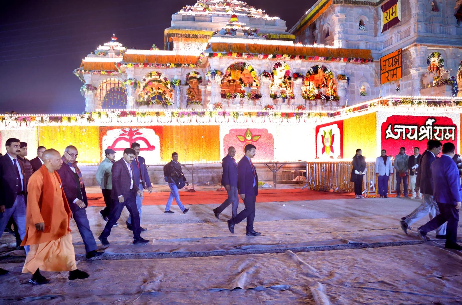 Ram Mandir Darshan: रामलला के दर्शन के लिए दूसरे दिन भी श्रद्धलुओं की भीड़ उमड़ी, आज 10 बजे तक खुलेंगे कपाट