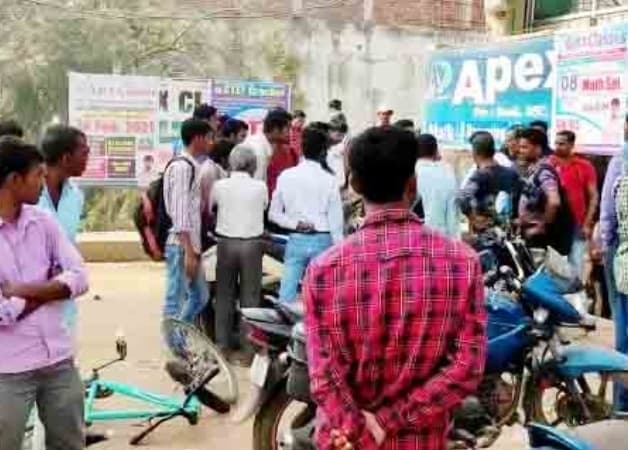 Bihar News: बिहार शरीफ में कोचिंग सेंटर पर अंधाधुंध फायरिंग, बमबाजी और पथराव, दो जख्मी