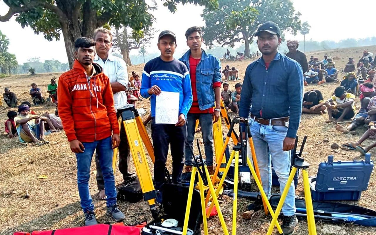 कोल कंपनी के लिए सर्वे करने पहुंची टीम को शिकारीपाड़ा के ग्रामीणों ने 5 घंटे तक रोका