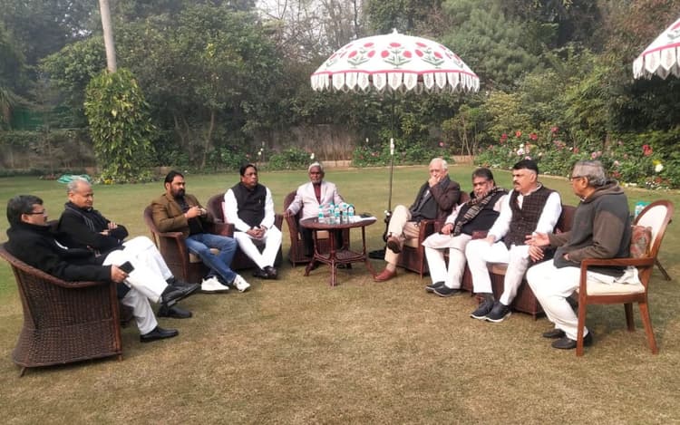 लोकसभा चुनाव 2024: झारखंड की 14 सीटों के बंटवारे पर कांग्रेस-झामुमो ने दिल्ली में किया मंथन