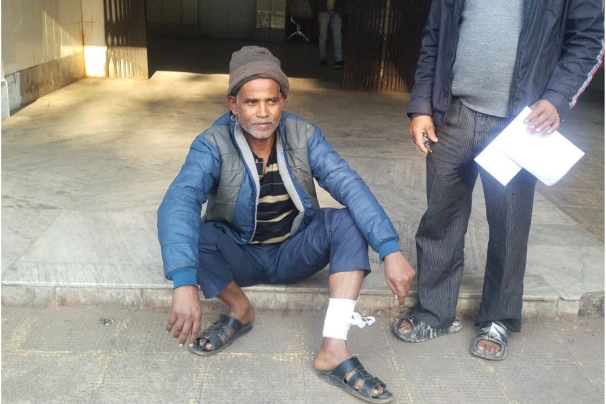 पश्चिम बंगाल : स्कूल के बाहर पागल कुत्ते का कहर, माध्यमिक के छात्रों सहित 25 को काटा