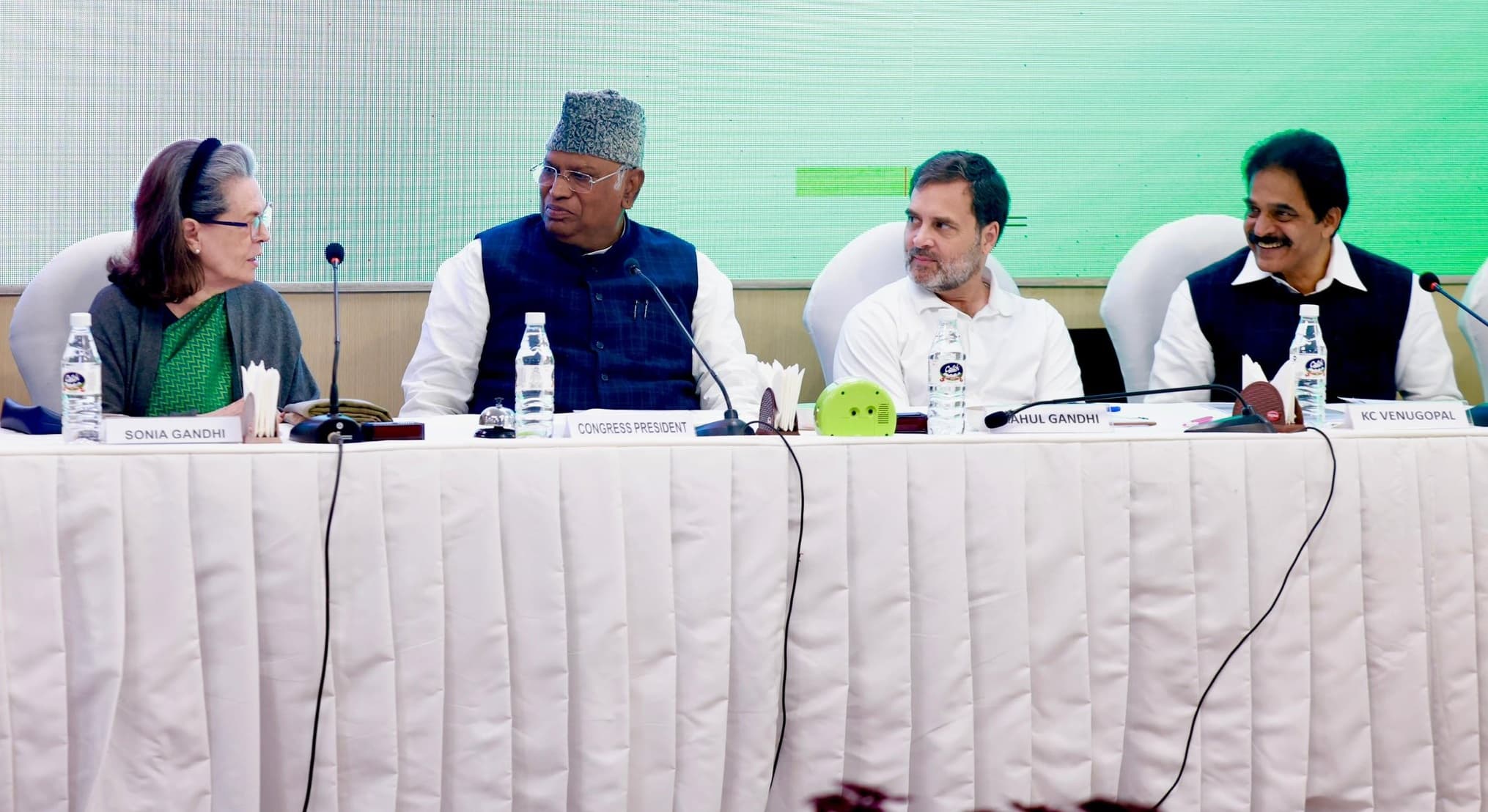 Congress CWC Meeting: लोकसभा चुनाव 2024 के लिए कांग्रेस ने कमर कसी, मोदी सरकार को घेरने का प्लान तैयार