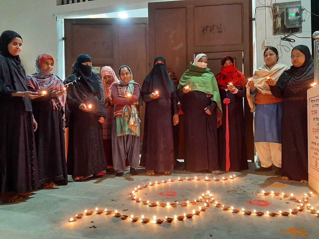 काशी विश्वनाथ धाम के लोकार्पण के बाद मुस्लिम महिलाओं ने मनाई दिवाली, भगवान शिव को कहा आदिदेव