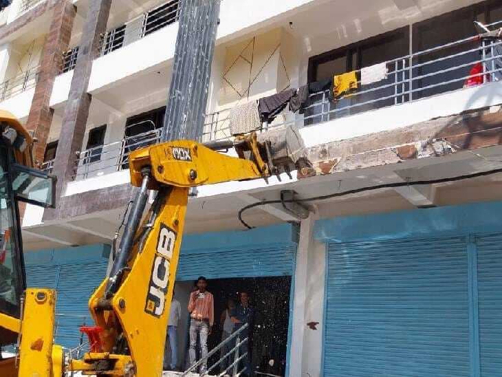 Kanpur: आवास विकास में अवैध बिल्डिंग पर चला बुलडोजर, कई बार नोटिस देने के बाद भी नहीं हटा था अतिक्रमण