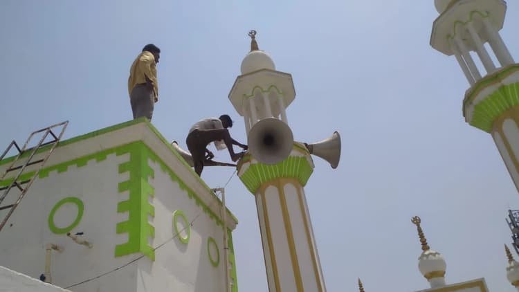 Kanpur News: धार्मिक स्थलों से उतारे गए 300 लाउडस्पीकर, रात में ही थानेदारों को दिए गए थे निर्देश