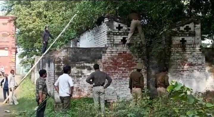 कानपुर में रातभर घूमा तेंदुआ, 50 घंटे सर्च के बाद भी सुराग नहीं, वन विभाग खोज रही नाइट विजन कैमरे