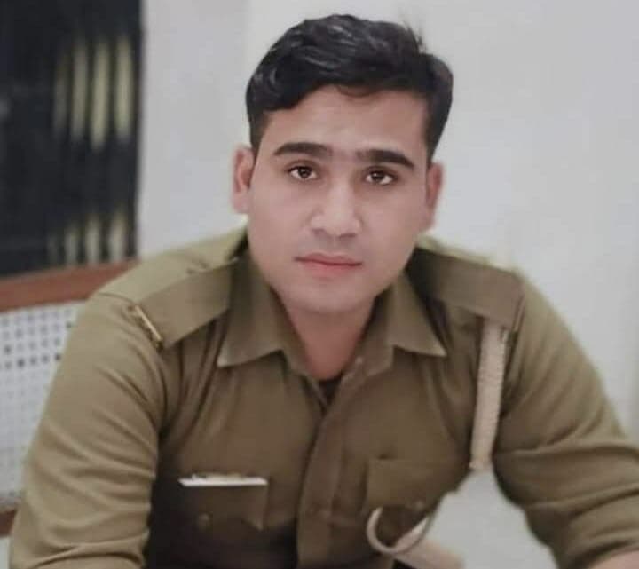 Bareilly: सिपाही का मोबाइल खोलेगा राज, बात करने के दौरान किससे हुई थी तकरार, पुलिस आखिरी कॉल की जांच में जुटी Bareilly: सिपाही का मोबाइल खोलेगा राज, बात करने के दौरान किससे हुई थी तकरार, पुलिस आखिरी कॉल की जांच में जुटी