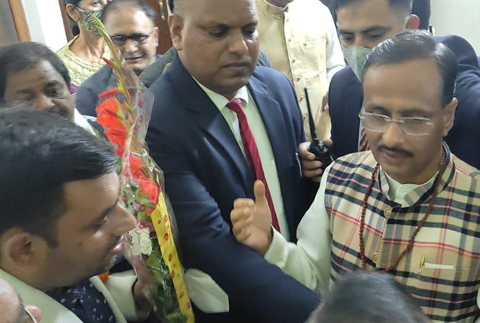 Varanasi News: पूर्वांचल में सैनिक स्कूल बनेगा, डिप्टी सीएम से अब्दुल हमीद ट्रस्ट के लोगों ने की मुलाकात