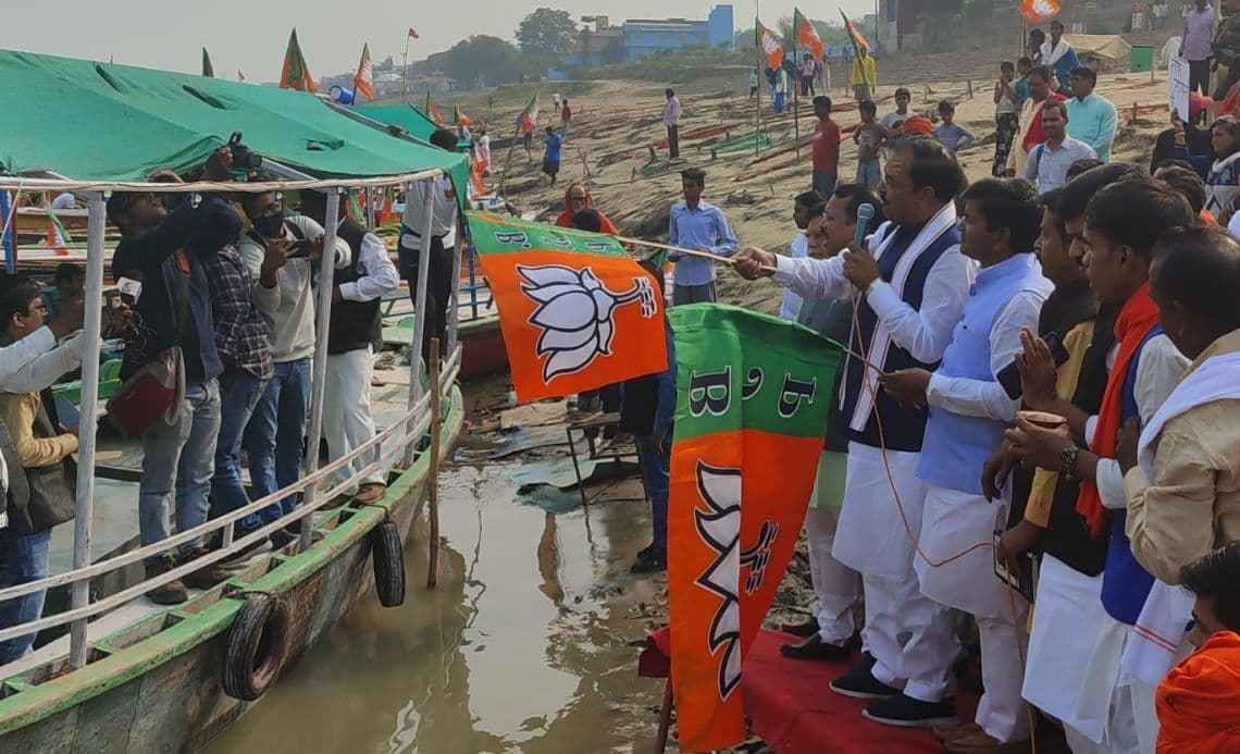 काशी में डिप्टी सीएम केशव मौर्य ने कमल नौका यात्रा किया रवाना, बोले- रामभक्तों के विरोधी को मिलेगा करारा जवाब