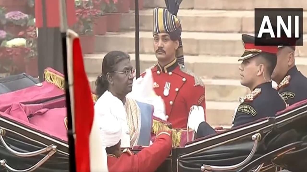 Budget 2024: बजट सत्र के अभिभाषण में राष्ट्रपति ने कहा-गंभीर संकटों के बीच तेजी से बढ़ रही भारतीय अर्थव्यवस्था