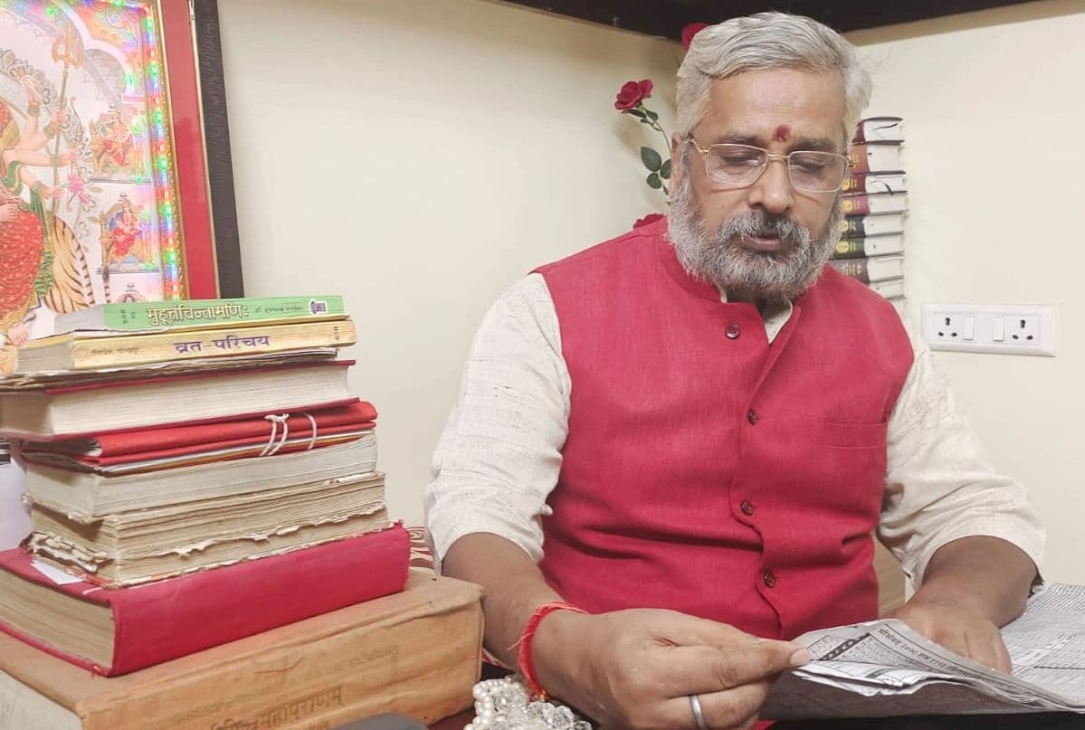 अखिलेश यादव पर शनि की ढैया, क्या योगी आदित्यनाथ को मिलेगा फायदा ? जानें मतगणना से ठीक पहले की भविष्यवाणी