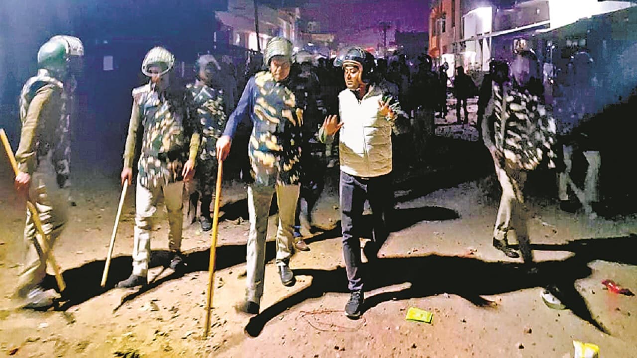 बिहार: दरभंगा में आपसी प्रेम को बिगाड़ने की थी साजिश, मूर्ति विसर्जन हिंसा मामले में 200 से अधिक लोगों पर केस दर्ज