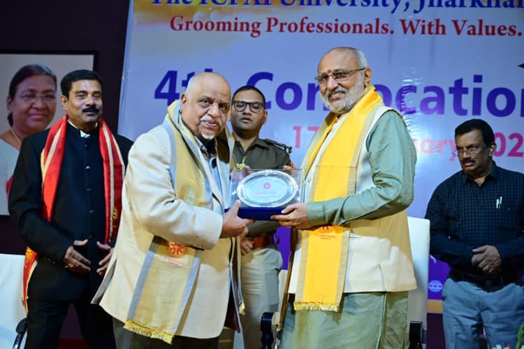 रांची: राज्यपाल सीपी राधाकृष्णन ने इक्फाई यूनिवर्सिटी के छात्रों को पढ़ाया विवेकानंद का पाठ